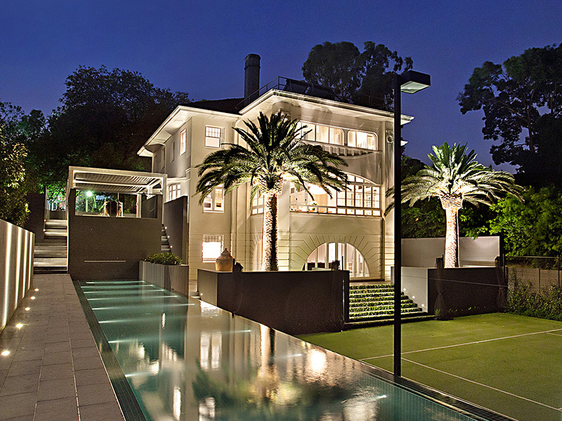 Elevate Your Exotic Pool: The Art of Pool Light Accessorising