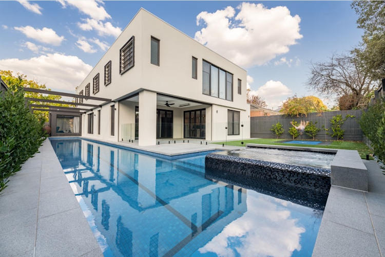 Luxury Swimming Pool Finishes – Concrete vs Tiles vs Other Options