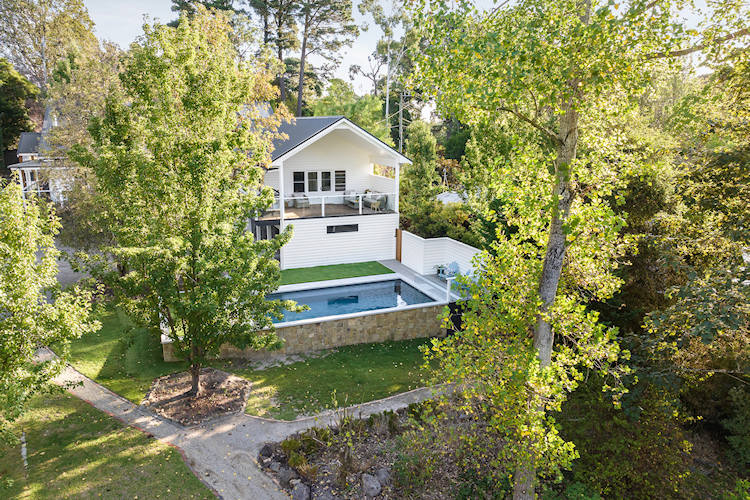 Sloping block swimming pool builders Melbourne Sloping block swimming pool builders Melbourne