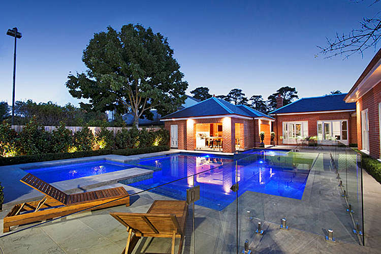 Custom swimming pool construction