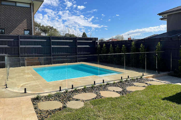 Custom swimming pool construction